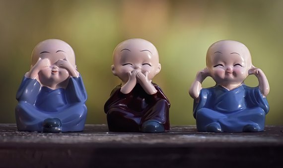 3 monks in mediatation
